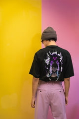 Unisex Relaxed Fit T-Shirt with " solo leving " Print